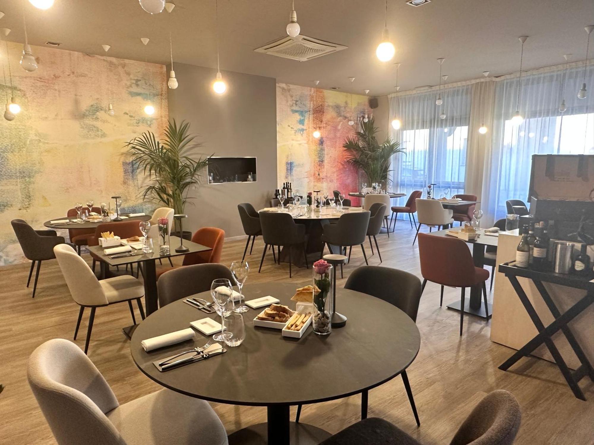 Hotel Garibaldi Верчели Екстериор снимка