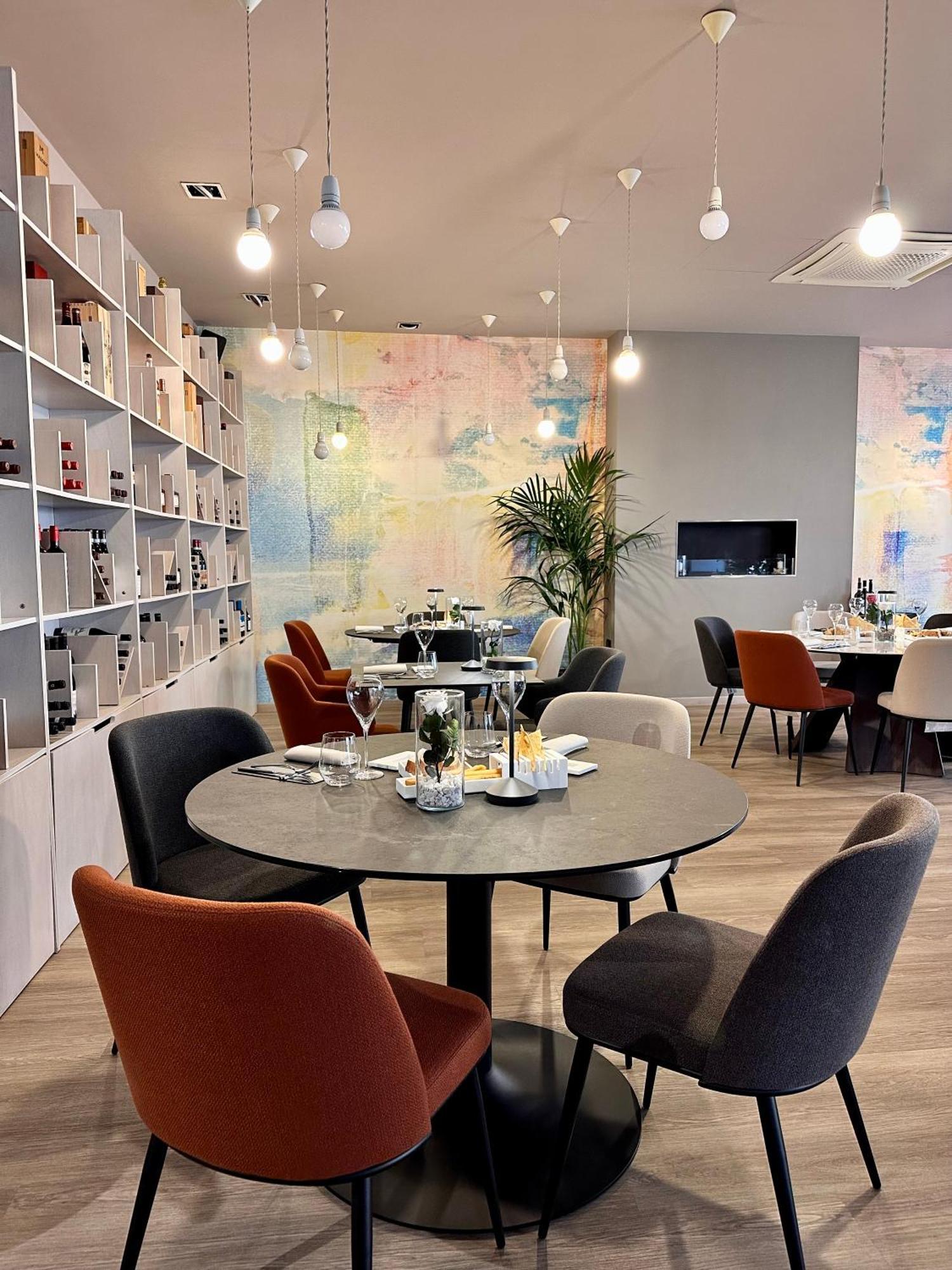 Hotel Garibaldi Верчели Екстериор снимка