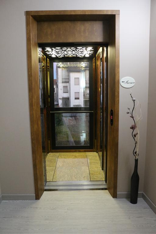 Hotel Garibaldi Верчели Екстериор снимка