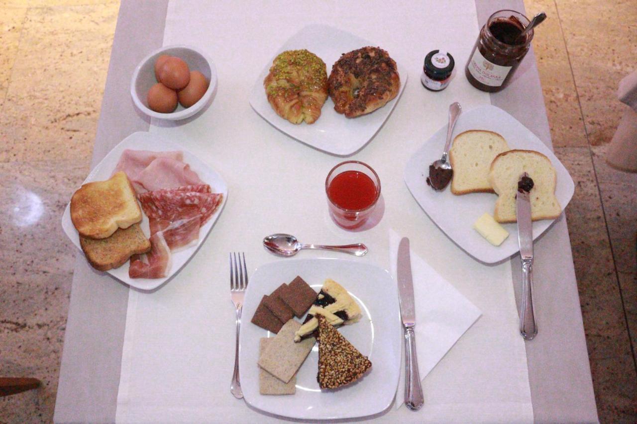 Hotel Garibaldi Верчели Екстериор снимка