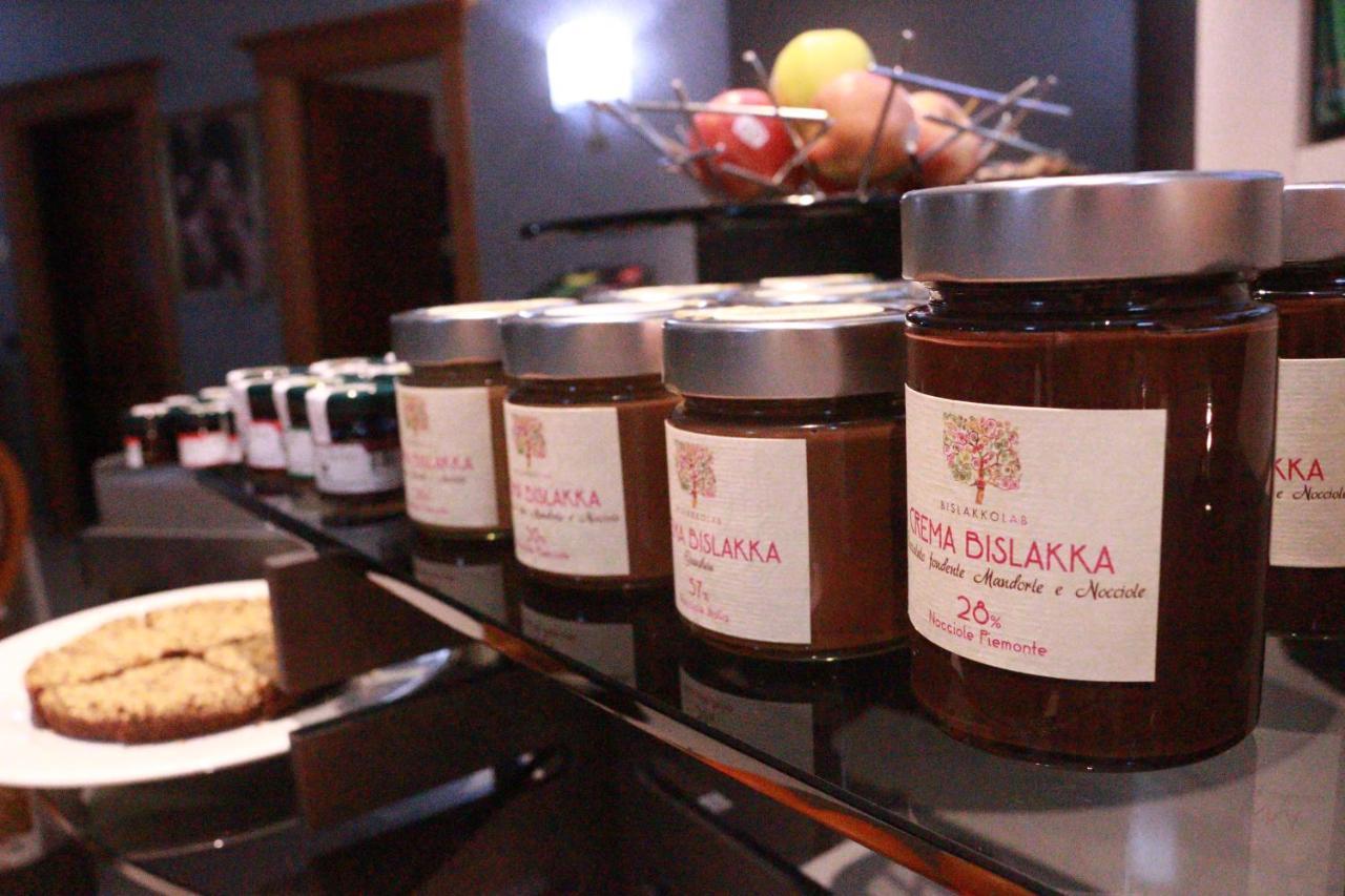 Hotel Garibaldi Верчели Екстериор снимка