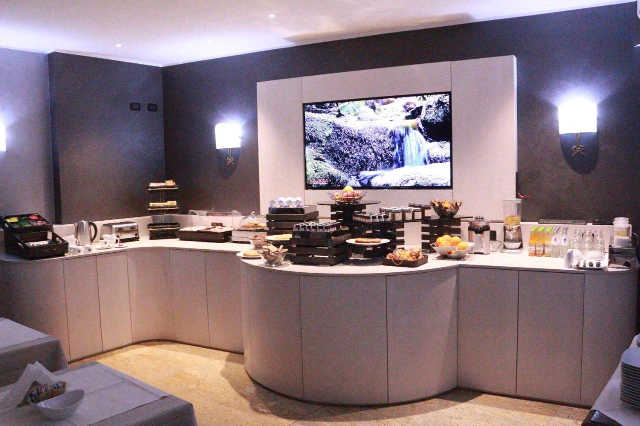 Hotel Garibaldi Верчели Екстериор снимка