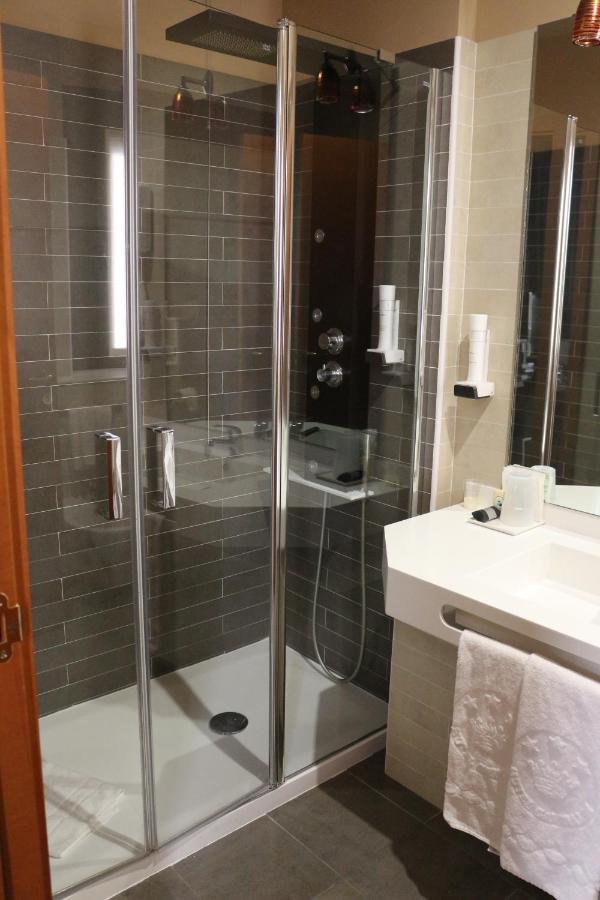 Hotel Garibaldi Верчели Екстериор снимка